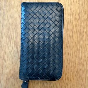 Bottega Veneta - Authentic Black Wallet